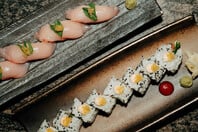 Rawbata: Από το nigiri με wasabi ως τα μπιφτεκάκια προβατίνας — κάθε πιάτο μια ιστορία