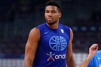 Αντετοκούνμπο για Στέφανο Τσιτσιπά: «Αφήστε το παιδί ήσυχο» 