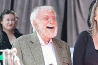 Ντικ Βαν Ντάικ: Το μυστικό της μακροζωίας είναι να αποφεύγεις δύο συνηθισμένα πράγματα