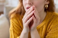 Λόξιγκας: Τι τον προκαλεί, πώς σταματά και πότε πρέπει να πάμε στον γιατρό;