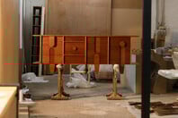 Η σύγχρονη τέχνη πιάνει στα χέρια της τα κλασικά έπιπλα «Συρίγος» 