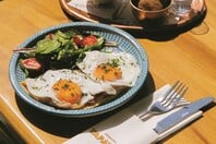 Αθηναϊκή Ταράτσα: Brunch με θέα την Ακρόπολη και γεύσεις από την ελληνική παράδοση