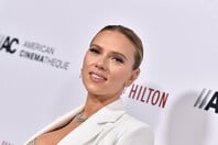 Η Σκάρλετ Γιόχανσον δέχεται πιέσεις ώστε να αποκλείσει αναφορές στο Ολοκαύτωμα από την ταινία της