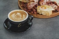 Braxton: Ένα μοντέρνο brunch spot που έκανε viral το πρωινό για δύο