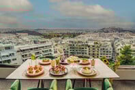 ΕΠΕΞ La Suite Rooftop Restaurant: Το πιο κυριακάτικο ραντεβού της Αθήνας έχει φόντο τον Λυκαβηττό