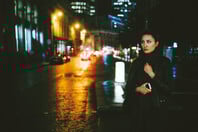 «Μάθε πώς νιώθουν. Άλλαξε το πώς νιώθουν»: 8 στις 10 γυναίκες νιώθουν φόβο στη βραδινή έξοδο