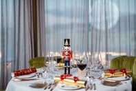 Ο γιορτινός κόσμος του NEW Hotel τον Δεκέμβριο