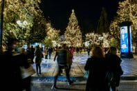 Χριστούγεννα 2025: Πότε ξεκινά το εορταστικό ωράριο - Ποιες Κυριακές θα είναι ανοιχτά τα καταστήματα