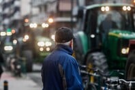 Αγροτικά μπλόκα: Πού σημειώνονται καθυστερήσεις - Ακυρώσεις έως και 50% σε καταλύματα 