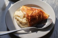 To γαλακτομπούρεκο του Πλυτά είναι το καλύτερο της Αθήνας