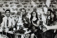 Παίζοντας βιολί στα πανηγύρια στα χωριά τα ’60s, προτού έρθουν οι φίρμες 