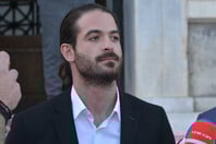 Άρης Μουγκοπέτρος: «Ο μπαμπάς θα είναι πάντα εδώ» - Η ανάρτηση μετά τη δικαστική διαμάχη