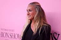 ΣΑΡΑ ΤΖΕΣΙΚΑ ΠΑΡΚΕΡ ΧΡΥΣΕΣ ΣΦΑΙΡΕΣ