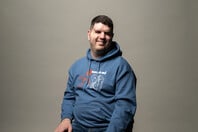 «Στο Grindr με μπλοκάρουν όταν καταλάβουν ότι είμαι τυφλός»