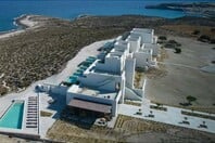 V Tourism: Η απάντηση για την λειτουργία και την επέκταση του ξενοδοχείου Domes White Coast Milos στον Μύτακα Μήλου