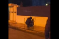 Έκρηξη στη Βιολάντα: Έφοδος του Ρουβίκωνα στο σπίτι του ιδιοκτήτη του εργοστασίου