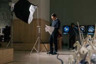 33’ με τον Άνταμ Κρίστιαν Κλαρκ στα γυρίσματα της ταινίας του «Bells»