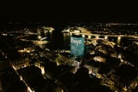 Γιατί άλλαξε χρώμα ο Πύργος Πειραιά 