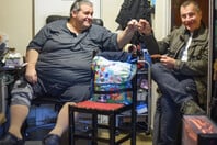 Κώστας Μακέδος: «Στο σπίτι όλα λειτουργούν με τηλεκοντρόλ γιατί δεν μπορώ να κουνηθώ»