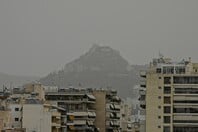 Σε «πορτοκαλί» κλοιό η Αθήνα - Μεγάλες συγκεντρώσεις αφρικανικής σκόνης στην ατμόσφαιρα