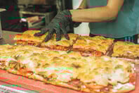 Black Salami: Ο φούρνος των Εξαρχείων που περιμένει με υπομονή τις ζύμες του