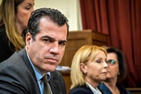 Αποχαιρετώντας τα τελευταία προσχήματα