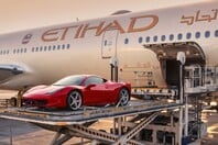 Ποιός πόλεμος; Η Ferrari εξακολουθεί να κάνει deliver αεροπορικώς στη Μέση Ανατολή