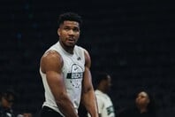 ΓΙΑΝΝΗΣ ΑΝΤΕΤΟΚΟΥΝΜΠΟ ΜΠΑΚΣ ΝΒΑ ΕΡΕΥΝΑ