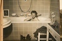 Ανάμεσα στο απόλυτο κακό και την αδιανόητη λάμψη: οι αδημοσίευτες φωτογραφίες της Λι Μίλερ και του Σέσιλ Μπίτον