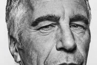 Τι βλέπει ένας φωτογράφος όταν κοιτάζει τόσο κοντά την εξουσία;