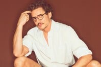 Τι κάνει ένας πενηντάρης άντρας στη La Casita του Bad Bunny;