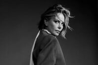 Η Σαρλίζ Θερόν απαντά στον Τιμοτέ Σαλαμέ: «Σε 10 χρόνια η AI θα μπορεί να κάνει τη δουλειά σου»