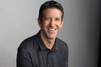 JOHN TERNUS ΠΟΙΟΣ ΕΙΝΑΙ ΝΕΟΣ CEO APPLE