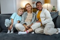 Στις ΗΠΑ εξετάζουν ειδική σήμανση για τρανς θέματα στην παιδική τηλεόραση