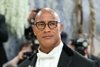 Ο Ντουέιν Τζόνσον φόρεσε φούστα στο Met Gala: «Στην πολυνησιακή κουλτούρα οι πιο αρρενωποί άνδρες φορούν φούστες»