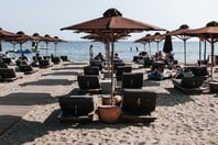 Το καλοκαίρι ξεκινά στο The C - Beach Restaurant στη Βούλα