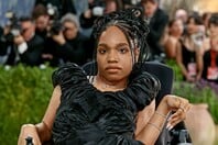 Η Αριάνα Ρόουζ Φίλιπ έγραψε ιστορία στο Met Gala: Η πρώτη χρήστρια αναπηρικού αμαξιδίου στον θεσμό