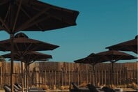 The C-Beach Restaurant: Ένα all-day καλοκαίρι δίπλα στο κύμα επιστρέφει στη Βούλα