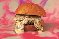 Κουτσή Κατσίκα: Ποιοτικό, οικονομικό street food που κατακτά την Αθήνα