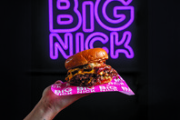 Big Nick: Εδώ το μπέργκερ είναι προσωπική υπόθεση