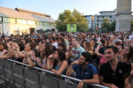 Μεγάλη επιτυχία είχε το χθεσινό Jumping Fish Festival 2013: Young Guitars... Groups & Heroes