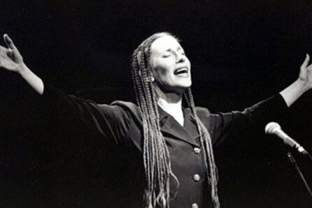 Η Meredith Monk γίνεται ένα με τη φύση