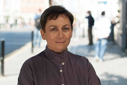 Η βραβευμένη με Booker, Anne Enright στον Ιανό