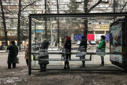 Έφη Σκαρβελάκη, Ανάμεσα