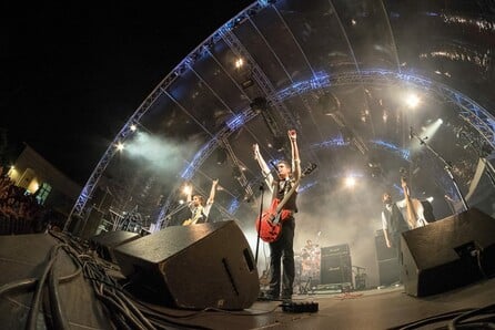 The Jaguar Bombs Carnal Valley Live οn a masquerade party