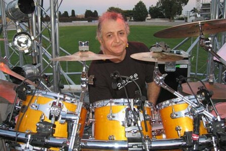 NICKOS KAPILIDIS & THE JAZZ UTOPIA