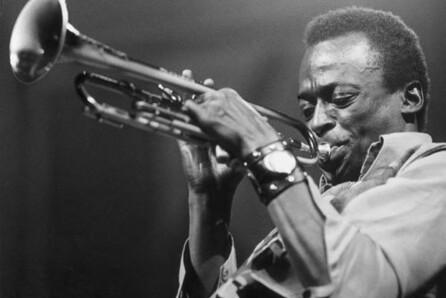 ΑΦΙΕΡΩΜΑ ΣΤΟΝ MILES DAVIS "KIND OF BLUE"
