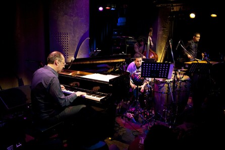 Hector Martignon's "Foreign Affair" feat. Christos Rafailides στο βιμπράφωνο, live στο Tiki Bar