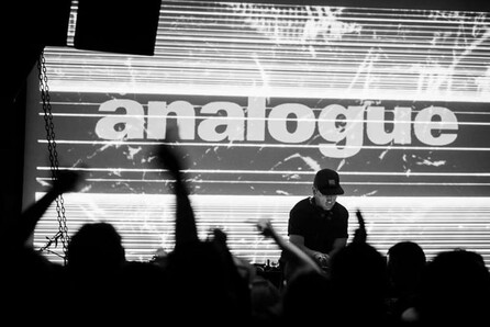 Analogue w/ Uvb