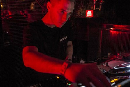 Benji B w/ Giganta + Espeekay @ six d.o.g.s